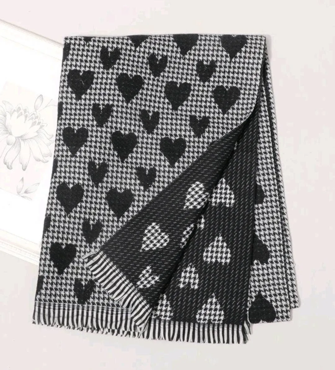 Clothing - Ladies - Scarf - houndstooth heart fringe hem